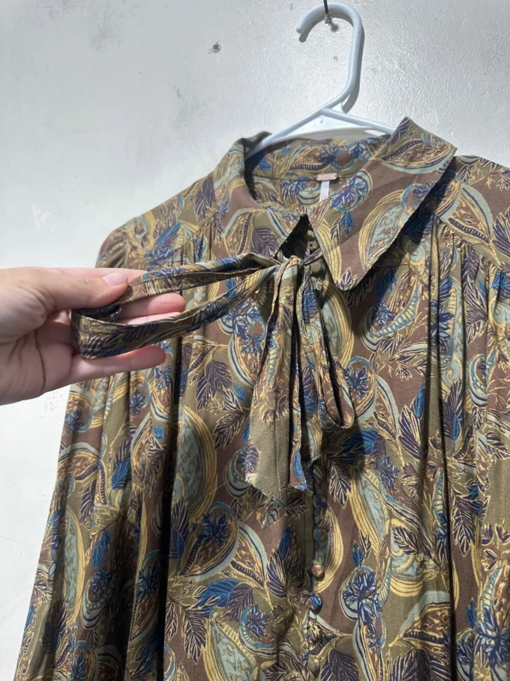 Free People Paisley Pleated Top Women Small Green Collared Tie Long Sleeve Flowy - Picture 15 of 16